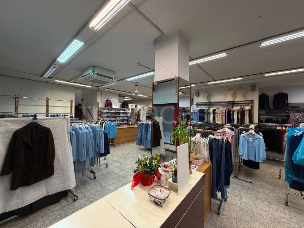 negozio in vendita a Cernusco sul Naviglio