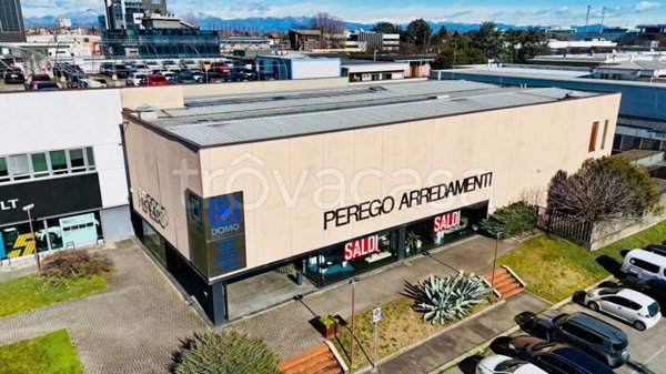 negozio in vendita a Cernusco sul Naviglio