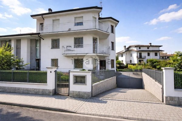 casa indipendente in vendita a Cernusco sul Naviglio in zona Ronco