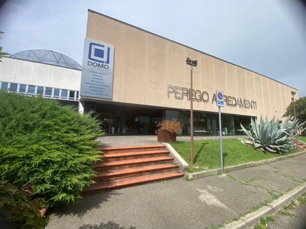 negozio in vendita a Cernusco sul Naviglio