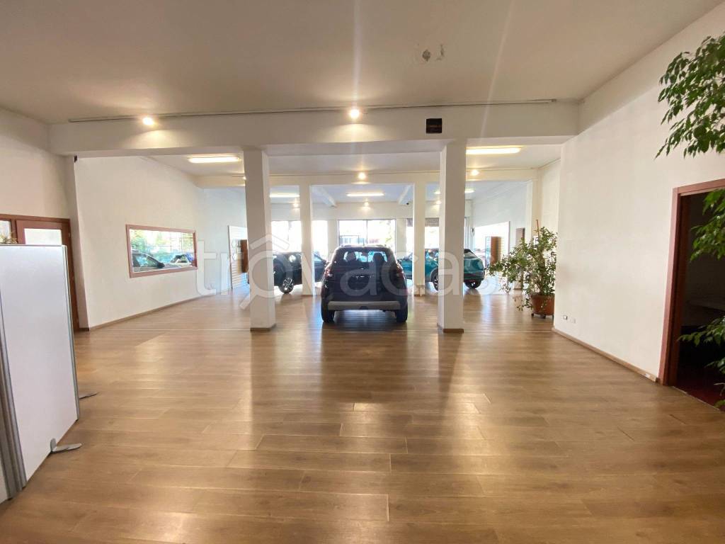 negozio in vendita a Cernusco sul Naviglio