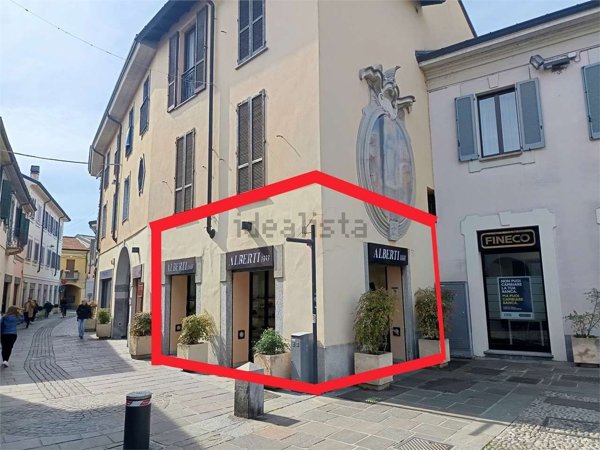 negozio in vendita a Cernusco sul Naviglio
