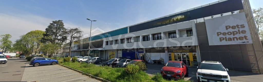 negozio in vendita a Cernusco sul Naviglio
