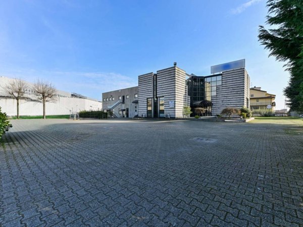 locale commerciale in vendita a Cernusco sul Naviglio