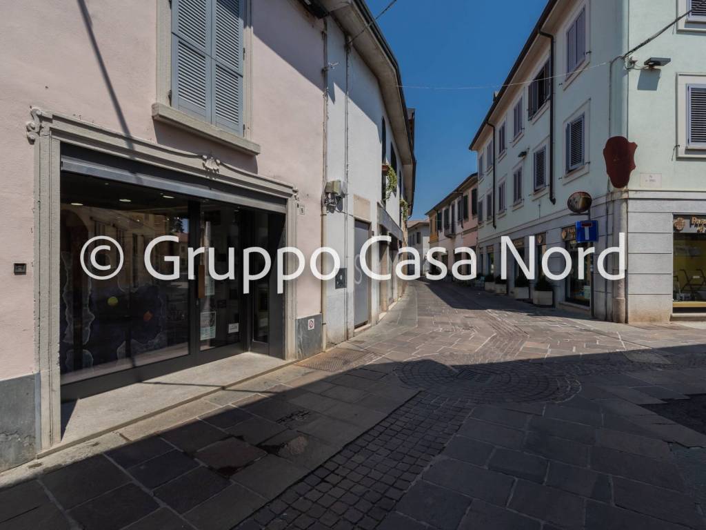 negozio in vendita a Cernusco sul Naviglio