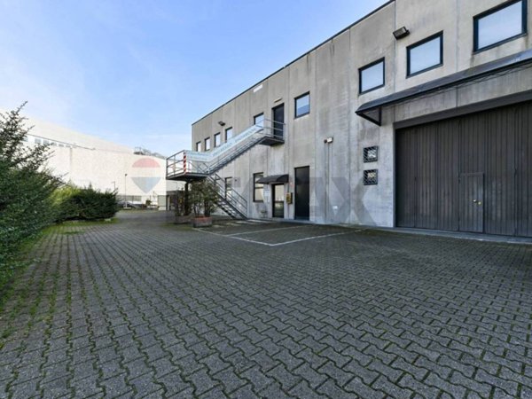 locale commerciale in vendita a Cernusco sul Naviglio