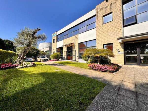 locale commerciale in vendita a Cernusco sul Naviglio