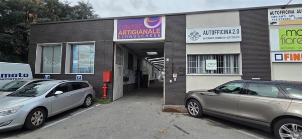 locale commerciale in vendita a Cernusco sul Naviglio in zona Ronco