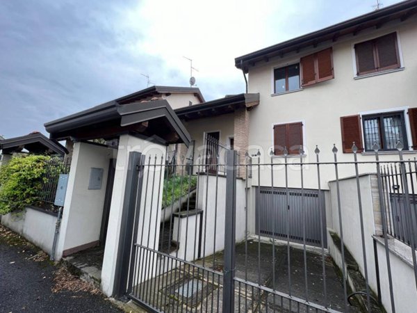 casa indipendente in vendita a Cerro al Lambro