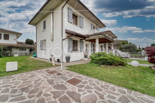 casa indipendente in vendita a Cerro al Lambro