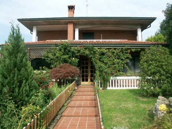 casa indipendente in vendita a Cerro al Lambro