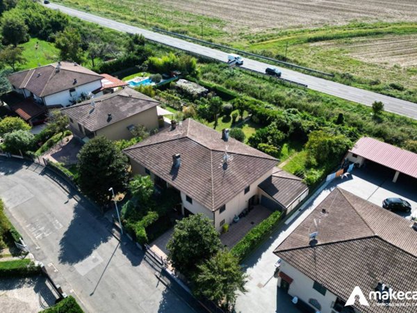 casa indipendente in vendita a Cerro al Lambro