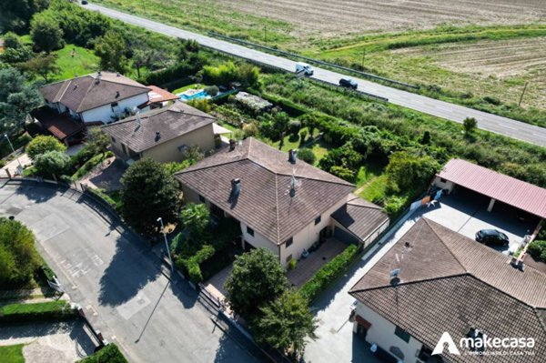 casa indipendente in vendita a Cerro al Lambro