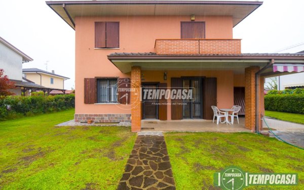 casa indipendente in vendita a Cerro al Lambro