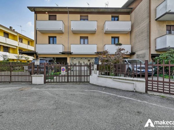 casa indipendente in vendita a Cerro al Lambro