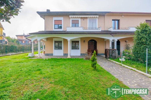 casa indipendente in vendita a Cerro al Lambro