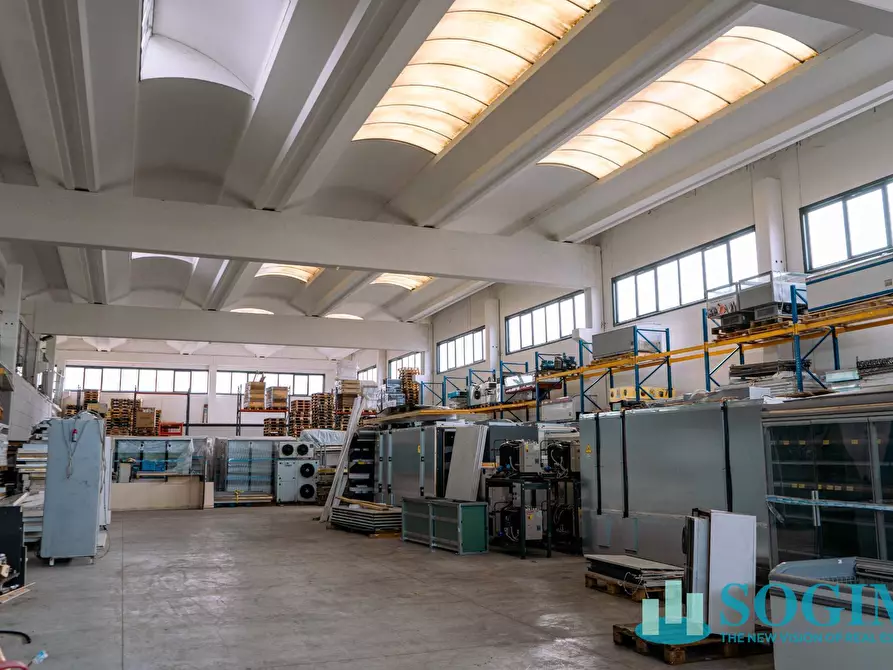 capannone in vendita a Cerro al Lambro