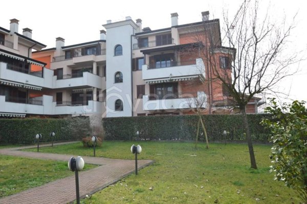 appartamento in vendita a Cerro al Lambro