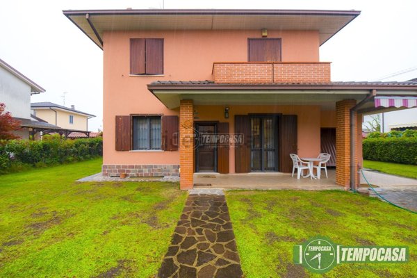 casa indipendente in vendita a Cerro al Lambro