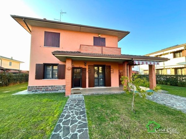 casa indipendente in vendita a Cerro al Lambro