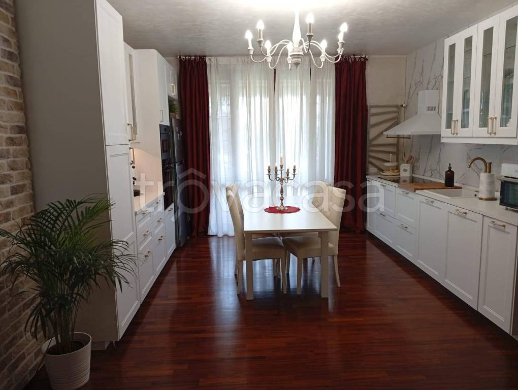 appartamento in vendita a Cerro al Lambro