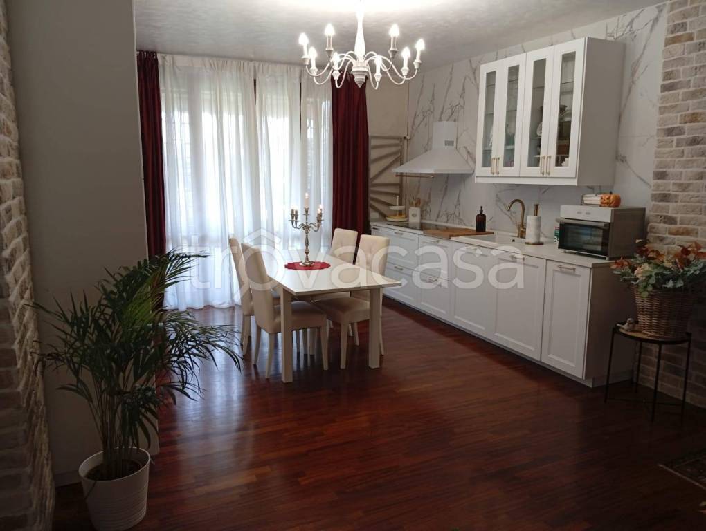 appartamento in vendita a Cerro al Lambro