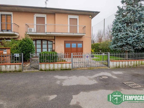 casa indipendente in vendita a Cerro al Lambro