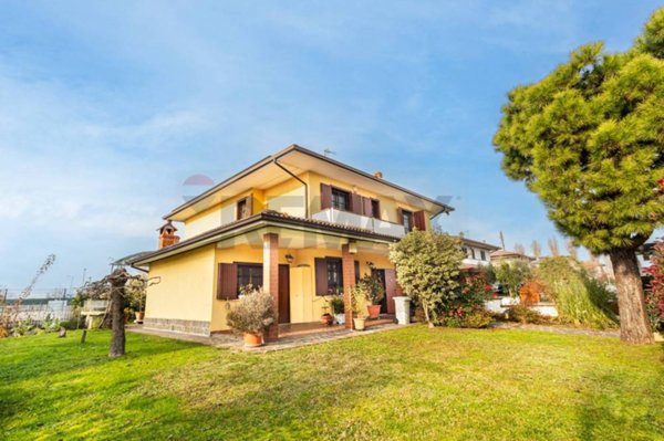 casa indipendente in vendita a Cerro al Lambro