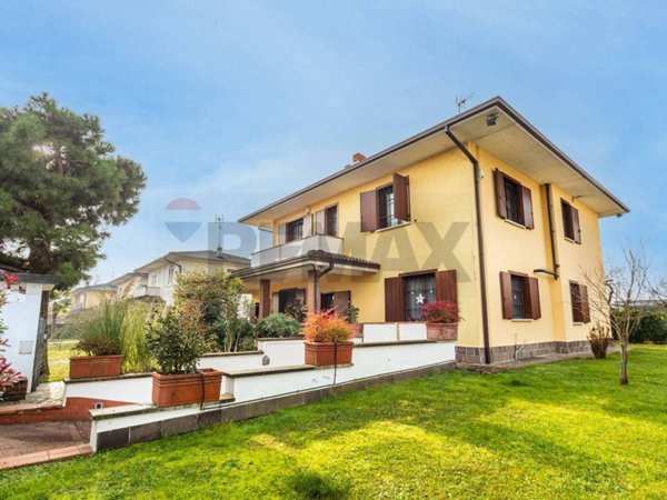 casa indipendente in vendita a Cerro al Lambro