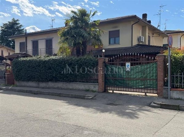 casa indipendente in vendita a Cerro al Lambro
