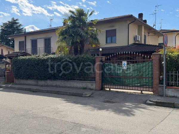 casa indipendente in vendita a Cerro al Lambro