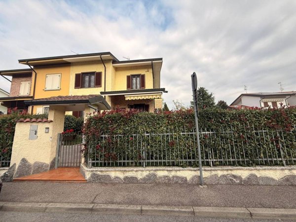 casa indipendente in vendita a Cerro al Lambro