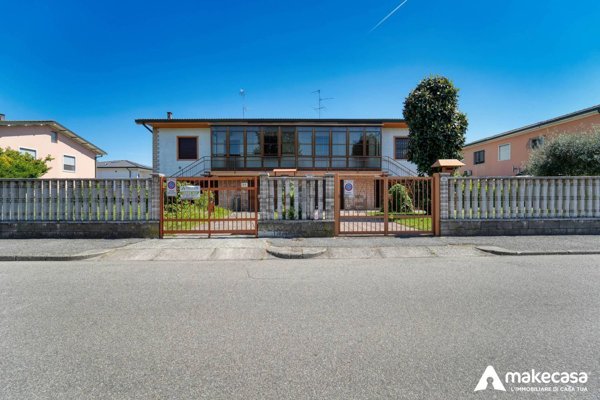 casa indipendente in vendita a Cerro al Lambro