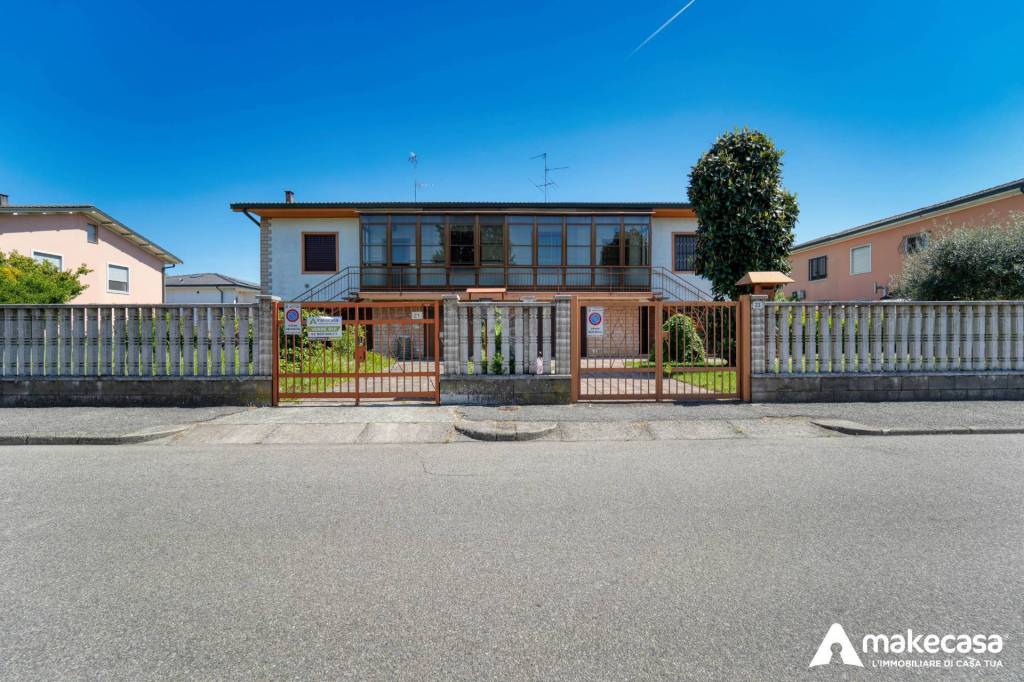 casa indipendente in vendita a Cerro al Lambro