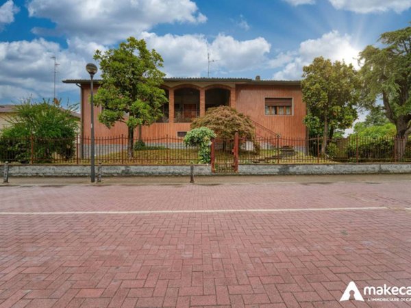 casa indipendente in vendita a Cerro al Lambro