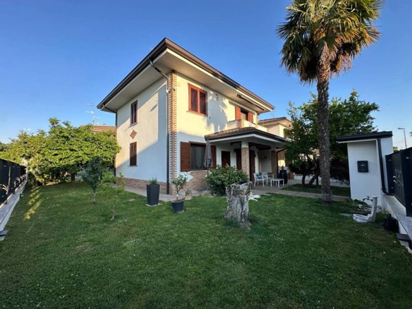 casa indipendente in vendita a Cerro al Lambro