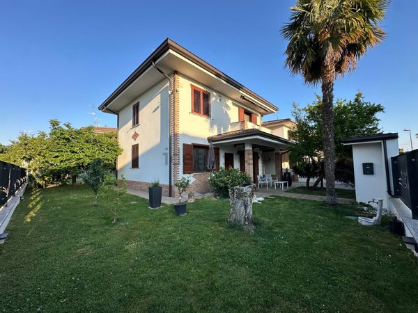casa indipendente in vendita a Cerro al Lambro