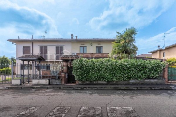 casa indipendente in vendita a Cerro al Lambro