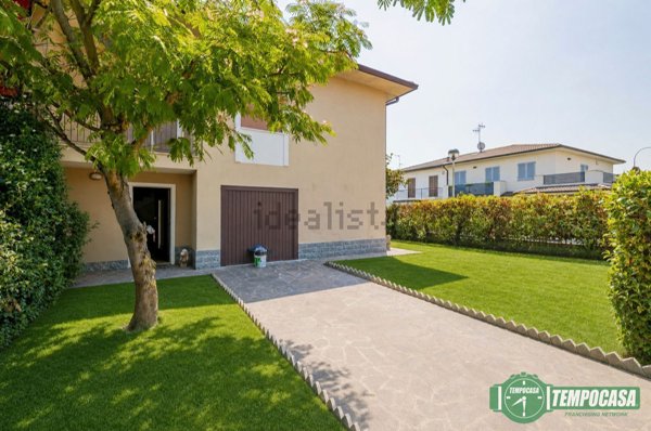casa indipendente in vendita a Cerro al Lambro