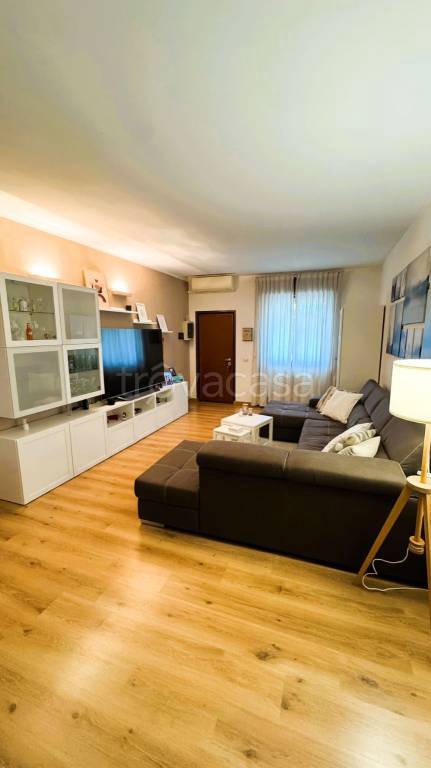 casa indipendente in vendita a Cerro al Lambro