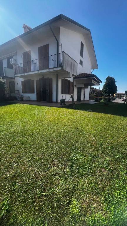 casa indipendente in vendita a Cerro al Lambro