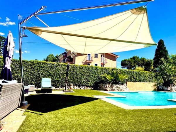 casa indipendente in vendita a Cerro Maggiore