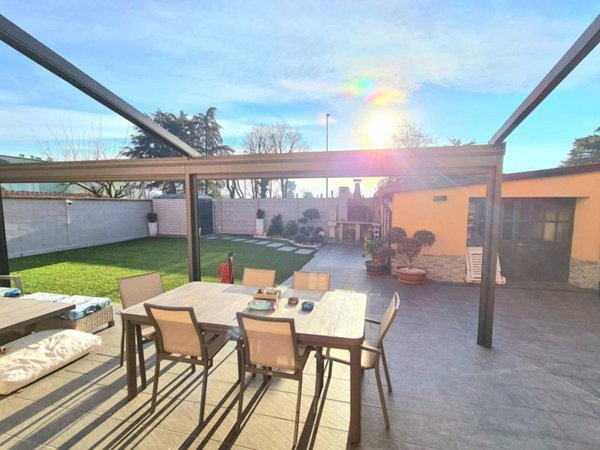 casa indipendente in vendita a Cerro Maggiore