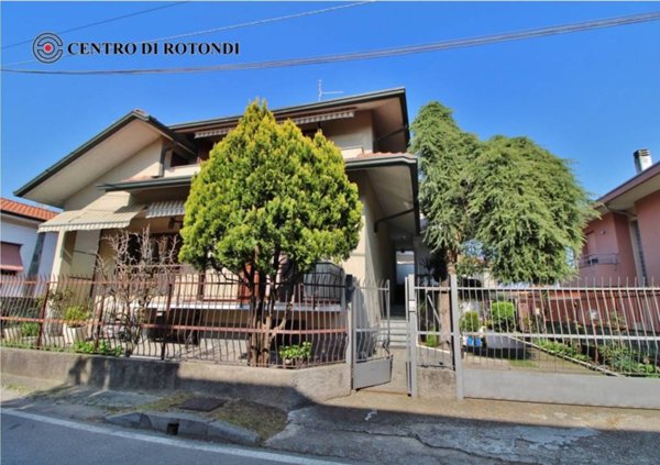 casa indipendente in vendita a Cerro Maggiore