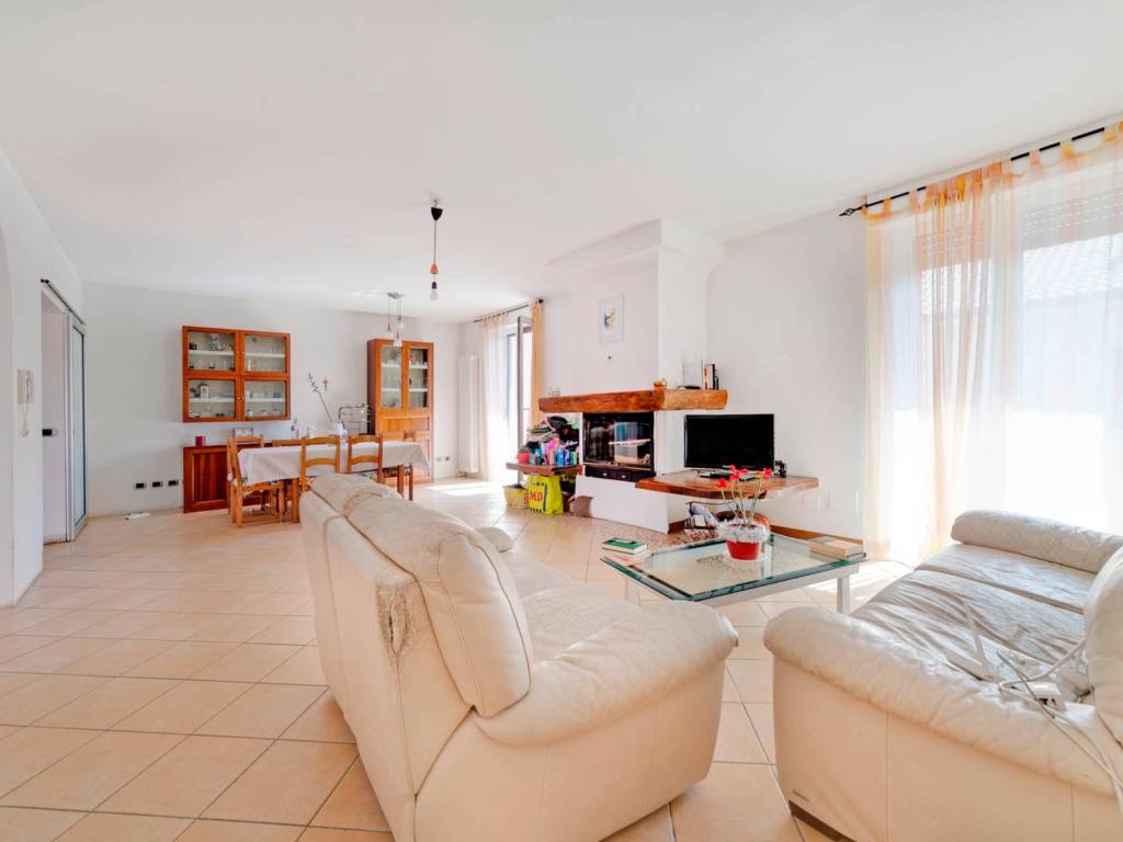 casa indipendente in vendita a Cerro Maggiore