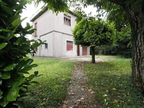 casa indipendente in vendita a Cerro Maggiore