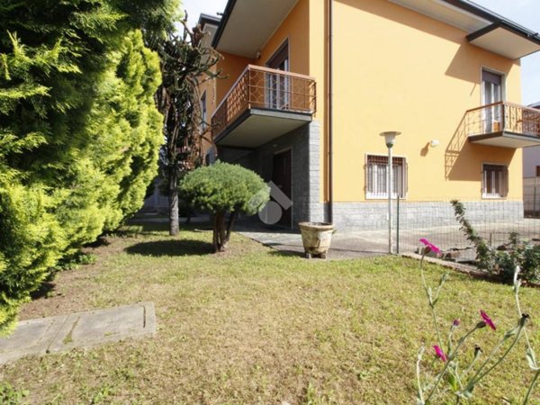 casa indipendente in vendita a Cerro Maggiore