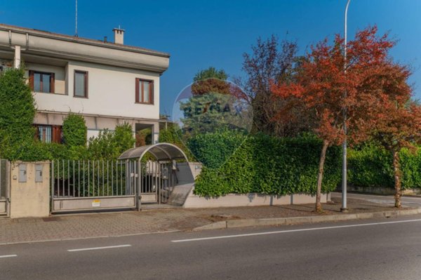 casa indipendente in vendita a Cerro Maggiore