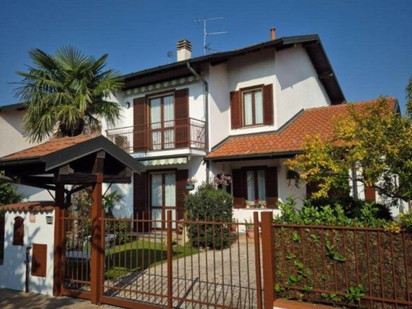 casa indipendente in vendita a Cerro Maggiore