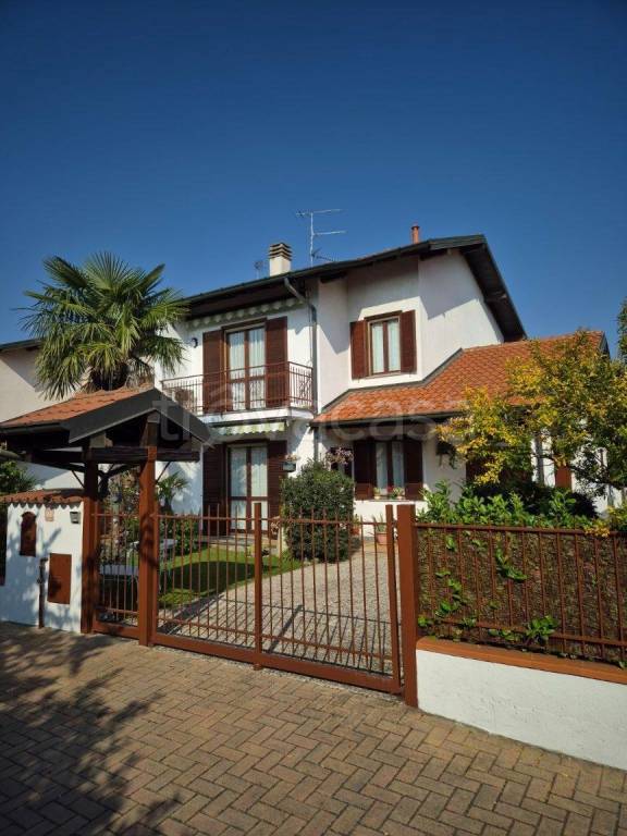 casa indipendente in vendita a Cerro Maggiore